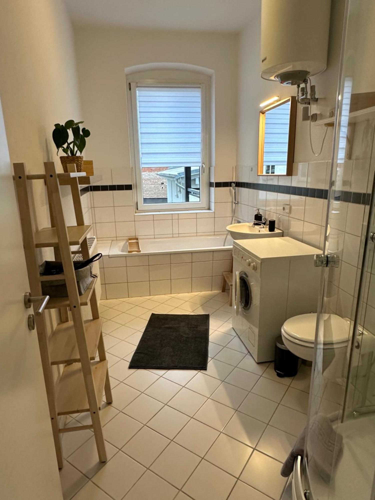 Apartment Fuer 8 Mit Balkon Erfurt